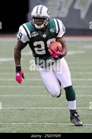 New York Jets Leon Washington sits on a water bucket in the second