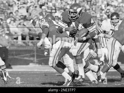 1975 Minnesota Vikings Football Player Chuck Foreman Runs, 55% OFF