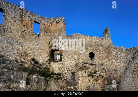 Moulded to the rocks: the lower levels of the 13th century walls of Spiš Castle or Spišský hrad, a formidable fortress founded by Hungarian kings on a 200m-high spur now in eastern Slovakia, undulate with the contours of their solid foundations - but their ruined tops are now capped with new stone as part of a thorough restoration programme. Stock Photo