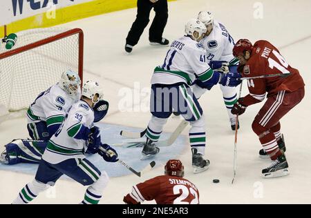 Dallas Stars backup goalie Mike Smith makes a save against the Vancouver  Canuck's during the first period at Vancouver's GM Place, November 6, 2006.  The Canuck's won 2-1. (UPI Photo/Heinz Ruckemann Stock