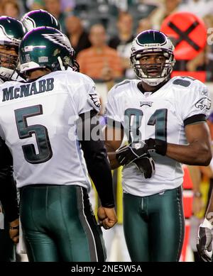 Pittsburgh Steelers vs. Philadelphia Eagles . NFL Game. American Football  League match. Silhouette of professional player celebrate touch down.  Screen Stock Photo - Alamy