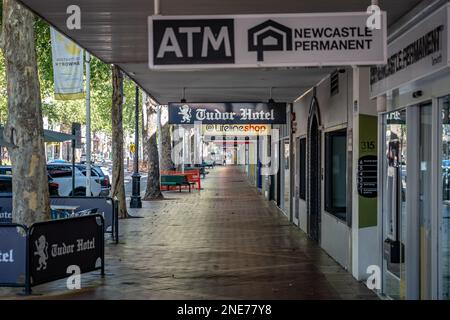 Tamworth, New South Wales, Australia - Shops along the Peel Street Stock Photo