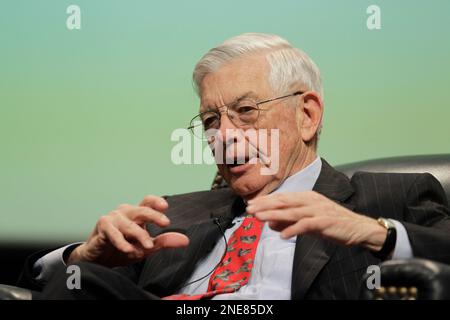 Carolina Panthers team owner Jerry Richardson and head coach John Fox chat  during football practice Thursday, May, 28, 2009, in Charlotte, N.C. (AP  Photo/The Charlotte Observer, Jeff Siner Stock Photo - Alamy