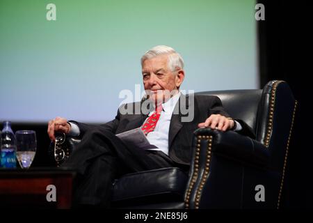 Carolina Panthers team owner Jerry Richardson and head coach John Fox chat  during football practice Thursday, May, 28, 2009, in Charlotte, N.C. (AP  Photo/The Charlotte Observer, Jeff Siner Stock Photo - Alamy