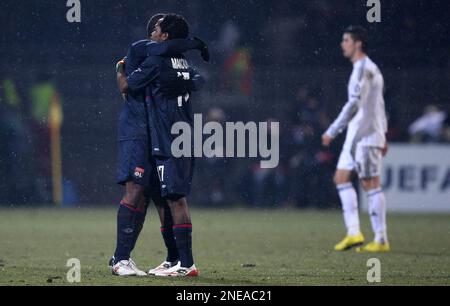 Olympique Lyon (blau) vs Real Madrid - Jean II Makoun (OL) , Karim