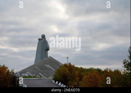 MURMANSK, RUSSIA - SEPTEMBER 17, 2021: The hero city of Murmansk, a monument to Alyosha.To the Defenders of the Soviet Arctic during the Great Patriot Stock Photo