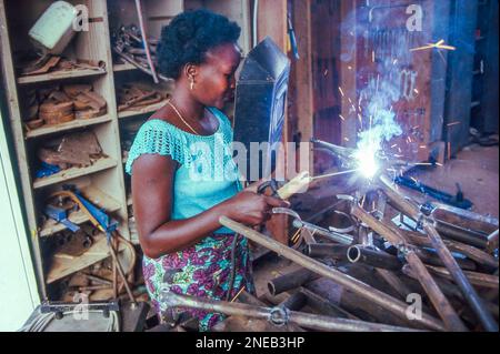 Niger, women welding metal in a factory in Niamey Stock Photo