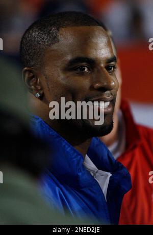 Darren Sharper #42 of the New Orleans Saints defends against the  Philadelphia Eagles Stock Photo - Alamy