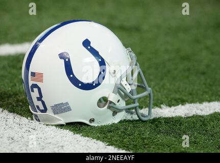 Kelsey Ping wears a sombrero supporting the Indianapolis Colts during NFL training  camp in Anderson, Ind., Tuesday, Aug. 10, 2010. (AP Photo/Darron Cummings  Stock Photo - Alamy