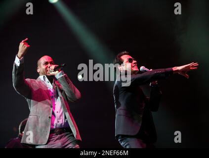 Romeo Santos joined by Marc Anthony, former Aventura members at