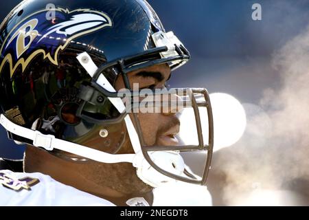 Baltimore Ravens Michael Oher (74) walks off the field after passing camp,  Tuesday, June 9, 2009, in Owings Mills, Md. (AP Photo/Rob Carr Stock Photo  - Alamy