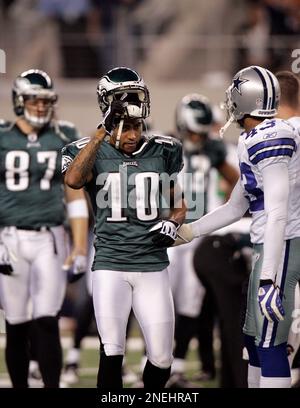 Philadelphia Eagles wide receiver Jeremy Maclin (18) talks with Dallas  Cowboys safety Gerald Sensabaugh (43) during an NFL football game, Sunday,  Jan. 3, 2010 in Arlington, Texas. (AP Photo/Erich Schlegel Stock Photo -  Alamy