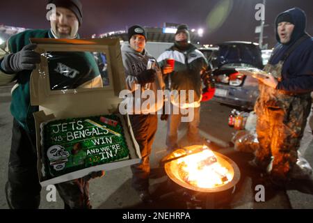 New York Jets fans tailgate during the first half of an NFL football game,  Sunday, Nov. 20, 2022, in Foxborough, Mass. (AP Photo/Michael Dwyer Stock  Photo - Alamy