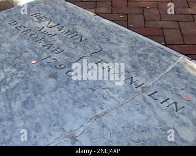 The grave of Benjamin and Deborah Franklin in Christ Church Burial Ground in Old City, Philadelphia. Stock Photo