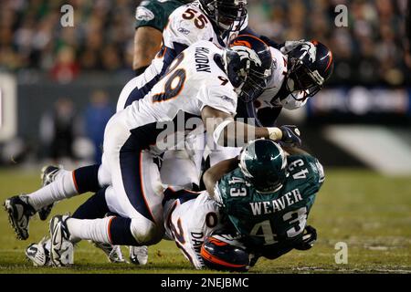 Philadelphia Eagles fullback Leonard Weaver on the sideline in a practice  being held at Lehigh College in Bethlehem, Pennsylvania. (Credit Image: ©  Mike McAtee/Southcreek Global/ZUMApress.com Stock Photo - Alamy