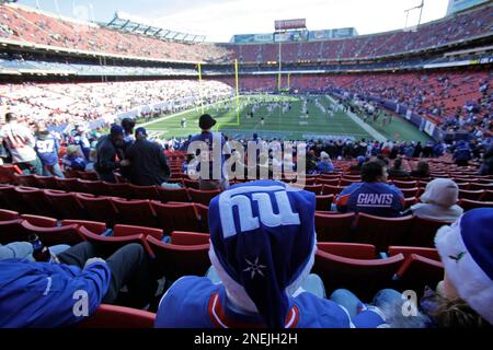 Dec. 27, 2009 - East Rutherford, New Jersey, USA - 27 December 2009: New  York Giants quarterback Eli Manning #10 hands off to New York Giants  running back Brandon Jacobs #27. The