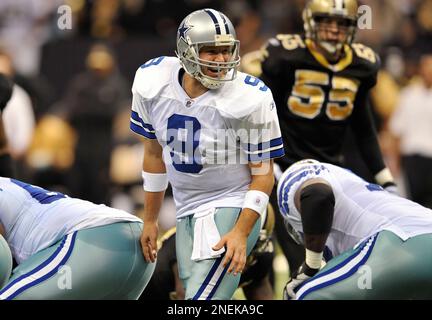 Dallas Cowboys Tony Romo runs out of the pocket in the first quarter  against the New York Giants in week 13 of the NFL season at Giants Stadium  in East Rutherford, New Jersey on December 6, 2009. UPI /John Angelillo  Stock Photo - Alamy