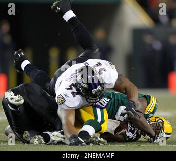 Baltimore Ravens' Ray Lewis tackles New York Jets' Dustin Keller