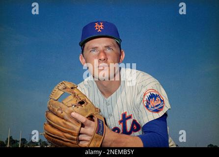 Bud Harrelson, a member of the 1986 World Champion New York Mets team,  waves to fans during a pre-game ceremony to honor the 20th anniversary of  the Mets 1986 team before the