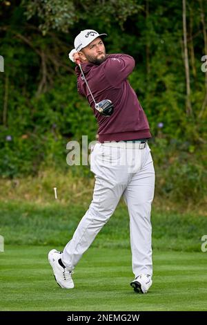 Pacific Palisades, California, USA. 16th Feb, 2023. Jon Rahm tees off the 13th tee during the first round of The Genesis Invitational at Riviera Country Club. Febrary 16, 2023 (Credit Image: © Mark Edward Harris/ZUMA Press Wire) EDITORIAL USAGE ONLY! Not for Commercial USAGE! Stock Photo