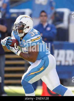 San Diego Chargers FB Mike Tolbert (35) runs around Oakland