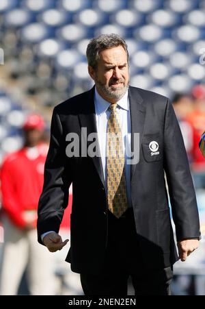 Members of the San Diego Chargers' 50th anniversary team watch pregame  warmups of a NFL football game Sunday Nov. 15, 2009 in San Diego. (AP  Photo/Denis Poroy Stock Photo - Alamy