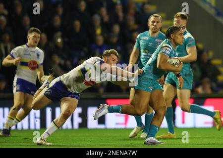 Warrington, UK. 16th Feb, 2023. Matty Nicholson #12 of Warrington Wolves tackles Derrell Olpherts #16 of Leeds Rhinos during the Betfred Super League Round 1 match Warrington Wolves vs Leeds Rhinos at Halliwell Jones Stadium, Warrington, United Kingdom, 16th February 2023 (Photo by Gareth Evans/News Images) in Warrington, United Kingdom on 2/16/2023. (Photo by Gareth Evans/News Images/Sipa USA) Credit: Sipa USA/Alamy Live News Stock Photo