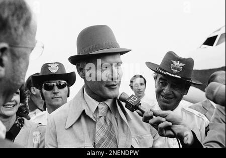 10 things to know about Tom Landry: From his fedora to the job he