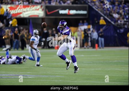 Minnesota Vikings tight end Jimmy Kleinsasser (40) is up ended by Detroit  Lions cornerback Amari Spievey (42) in the first half of an NFL football  game in Detroit, Sunday , Jan. 2