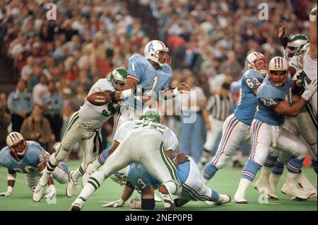 1991: Quarterback Warren Moon of the Houston Oilers drops back to pass  during the Oilers game versus a Denver Broncos at Mile High Stadium in  Denver, CO. (Icon Sportswire via AP Images