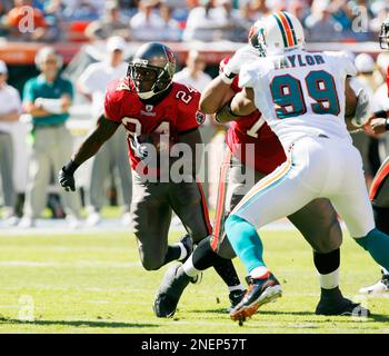 Miami Dolphins' Jason Taylor (99) tries to get to Tampa Bay