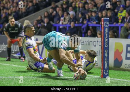 Warrington, UK. 16th Feb, 2023. Derrell Olpherts #16 of Leeds Rhinos goes over for a try to make it 30-4 during the Betfred Super League Round 1 match Warrington Wolves vs Leeds Rhinos at Halliwell Jones Stadium, Warrington, United Kingdom, 16th February 2023 (Photo by Gareth Evans/News Images) in Warrington, United Kingdom on 2/16/2023. (Photo by Gareth Evans/News Images/Sipa USA) Credit: Sipa USA/Alamy Live News Stock Photo