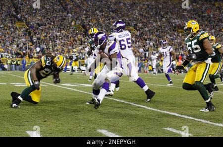 Chicago Bears Cedric Benson runs past Green Bay Packers Atari Bigby in the  second quarter at Lambeau Field on Sunday, October 7, 2007, in Green Bay,  Wisconsin. (Photo by Jim Prisching/Chicago Tribune/MCT/Sipa