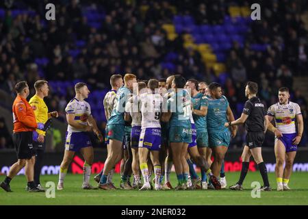 Warrington, UK. 16th Feb, 2023. Both sets of players come to blows during the Betfred Super League Round 1 match Warrington Wolves vs Leeds Rhinos at Halliwell Jones Stadium, Warrington, United Kingdom, 16th February 2023 (Photo by Gareth Evans/News Images) in Warrington, United Kingdom on 2/16/2023. (Photo by Gareth Evans/News Images/Sipa USA) Credit: Sipa USA/Alamy Live News Stock Photo