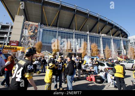 Pittsburgh Steelers fans tailgate outside of Heinz field in Pittsburgh PA  prior to a game against the Minnesota Vikings. Later in the day Pittsburgh  won the game 27-17. (Credit Image: © Mark