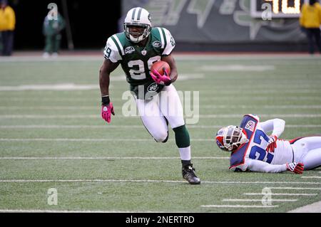 New York Jets Leon Washington sits on a water bucket in the second