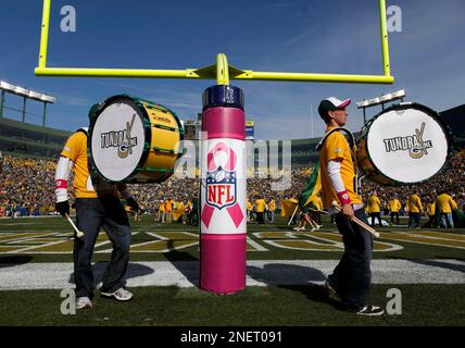 Houston Texans Vs. Green Bay Packers Fans Support On NFL Game. Silhouette  Of Supporters, Big Screen With Two Rivals In Background. Stock Photo,  Picture and Royalty Free Image. Image 151158734.