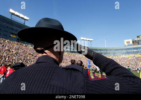 Houston Texans Vs. Green Bay Packers Fans Support On NFL Game. Silhouette  Of Supporters, Big Screen With Two Rivals In Background. Stock Photo,  Picture and Royalty Free Image. Image 151158734.