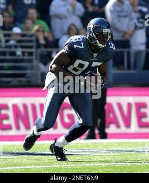 Seattle Seahawks' Ben Obomanu returns a kick against the Arizona Cardinals  during an NFL football game, Sunday, Oct. 18, 2009, in Seattle. (AP  Photo/Ted S. Warren Stock Photo - Alamy