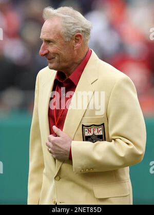 Former Kansas City Chiefs Bobby Bell, Jan Stenerud during an NFL football  game against the Dallas Cowboys Sunday, Aug. 11, 2009, in Kansas City, Mo.  (AP Photo/Ed Zurga Stock Photo - Alamy