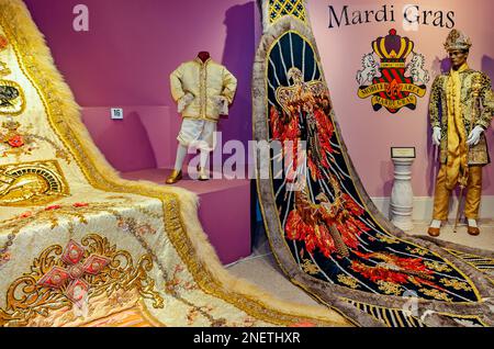 2019 MCA King and Queen - al.com  King and queen costume, Mardi gras, Queen  costume