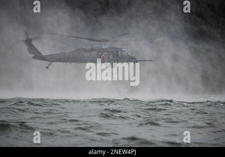 304th Rescue Squadron pararescuemen ascend a rope ladder connected to a 305th RQS HH-60G Pave Hawk helicopter during a combat search and rescue training scenario in the Columbia River Gorge, near Corbett, Oregon, Jan. 12, 2023. The two 943d Rescue Group, Davis-Monthan Air Force Base, Arizona, units carried out various rescue scenarios, ensuring Airmen are able to perform search and rescue operations in a variety of conditions and environments. (U.S. Air National Guard photo by Master Sgt. Steph Sawyer) Stock Photo