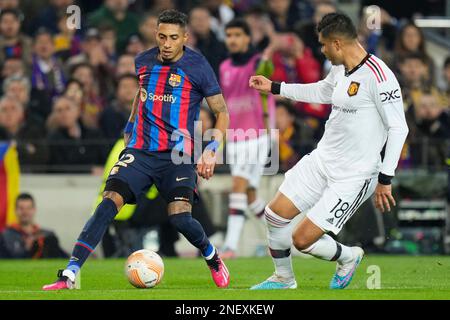 Barcelona, Spain. 16th Feb, 2023. Raphinha (FC Barcelona) duels for the ball against Casemiro (Manchester United) during the Europa League football match between FC Barcelona and Manchester United, at the Camp Nou stadium in Barcelona, Spain, on February 16, 2023. Foto: Siu Wu. Credit: dpa/Alamy Live News Stock Photo