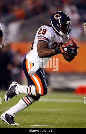 Chicago Bears' Adrian Peterson (29) celebrates after scoring a touchdown  against the New York Jets in Champaign, Ill., Sunday, Dec. 15, 2002. The  Bears defeated the Jets 20-13. (AP Photo/Seth Perlman Stock Photo - Alamy