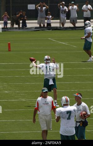 Miami Dolphins starting quarterback Chad Pennington participates in pre  game warm ups prior to the start of the season opener against the New York  Jets at Dolphin Stadium in Miami on September