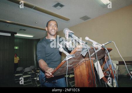 Running back Tony Dorsett #33 of the Dallas Cowboys runs down field.Circa  the 1980's. (Icon Sportswire via AP Images Stock Photo - Alamy