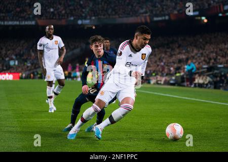 Barcelona, Spain. 16th Feb, 2023. Gavi (L) of Barcelona vies with Casemiro of Manchester United during an Europa League football match between Barcelona and Manchester United in Barcelona, Spain, Feb. 16, 2023. Credit: Joan Gosa/Xinhua/Alamy Live News Stock Photo