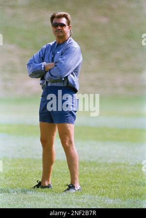 Chicago, Illinois, USA, 1986 Chicago Bears head coach Mike Ditka at awards  dinner Credit: Mark Reinstein / MediaPunch Stock Photo - Alamy