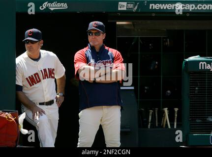 Cleveland Indians outfielder Kenny Lofton, left, talks with hitting coach  Derek Shelton before the Indians' baseball game against the Minnesota  Twins, Friday, July 27, 2007, in Cleveland. Lofton was traded from the