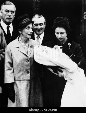 QUEEN LOUISE EARL MOUNTBATTEN & PAMELA HICKS ROYAL FAMILY 10 June 1960 ...